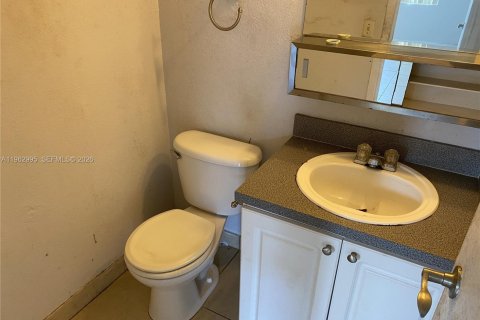 Copropriété à vendre à North Miami, Floride: 1 chambre, 66.33 m2 № 2023958 - photo 12