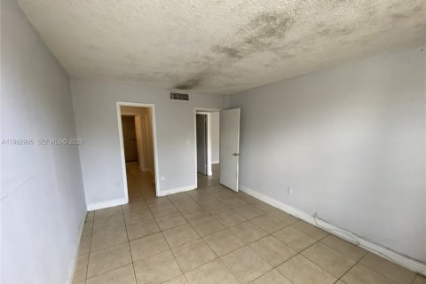 Copropriété à vendre à North Miami, Floride: 1 chambre, 66.33 m2 № 2023958 - photo 14