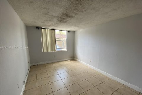 Copropriété à vendre à North Miami, Floride: 1 chambre, 66.33 m2 № 2023958 - photo 13