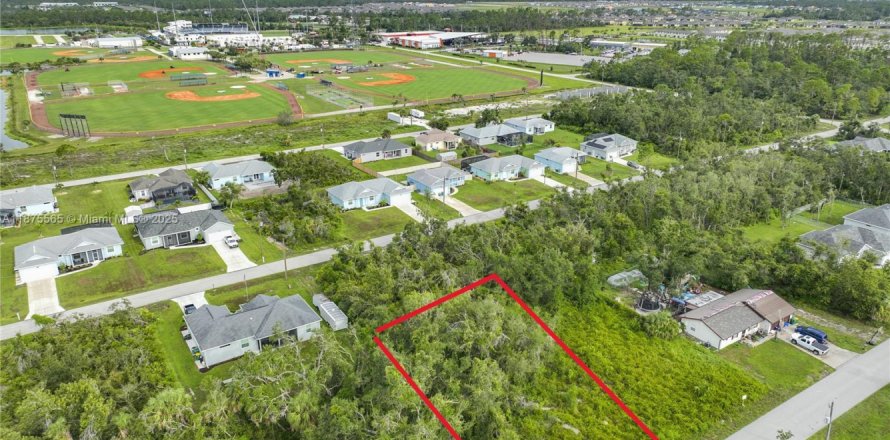 Commercial property in Port Charlotte, Florida № 2158076