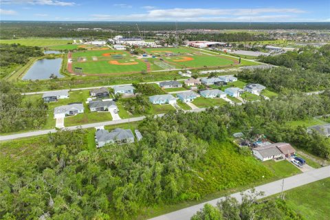 Commercial property in Port Charlotte, Florida № 2158076 - photo 2