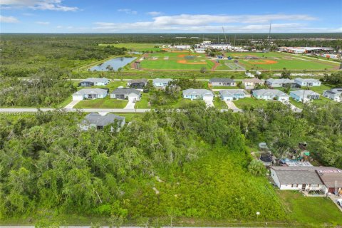 Commercial property in Port Charlotte, Florida № 2158076 - photo 4