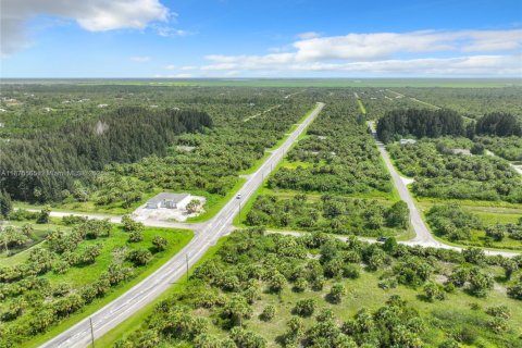 Commercial property in Port Charlotte, Florida № 2158076 - photo 20