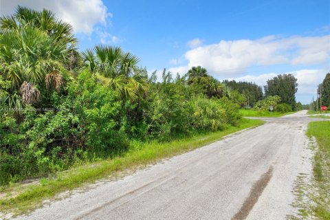 Commercial property in Port Charlotte, Florida № 2158076 - photo 17
