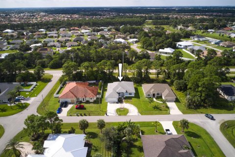 Villa ou maison à Port St. Lucie, Floride 3 chambres, 243.96 m2 № 2413304
