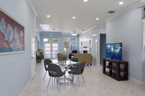 Villa ou maison à vendre à Port St. Lucie, Floride: 3 chambres, 243.96 m2 № 2413304 - photo 10
