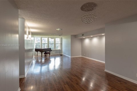 Condominio en venta en Coconut Creek, Florida, 2 dormitorios, 101.54 m2 № 1969687 - foto 7