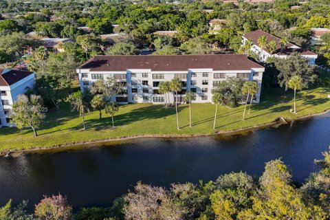 Condominio en venta en Coconut Creek, Florida, 2 dormitorios, 101.54 m2 № 1969687 - foto 1