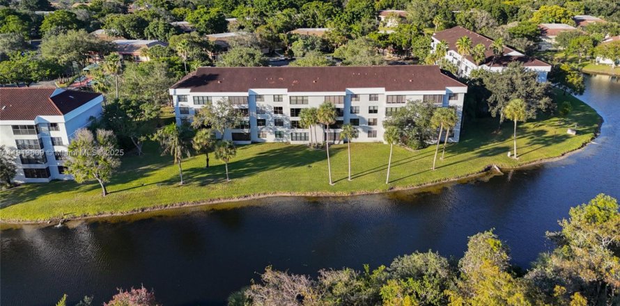 Condominio en Coconut Creek, Florida, 2 dormitorios  № 1969687