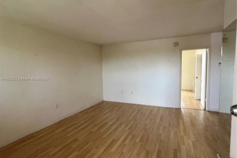 Condominio en venta en North Miami, Florida, 1 dormitorio, 57.32 m2 № 1783767 - foto 3