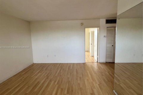 Condominio en venta en North Miami, Florida, 1 dormitorio, 57.32 m2 № 1783767 - foto 2