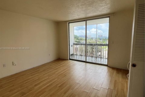 Condominio en venta en North Miami, Florida, 1 dormitorio, 57.32 m2 № 1783767 - foto 6