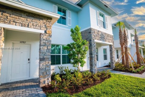 Снять в аренду таунхаус в Порт-Сент-Луси, Флорида 3 спальни, 136.01м2, № 1942301 - фото 13