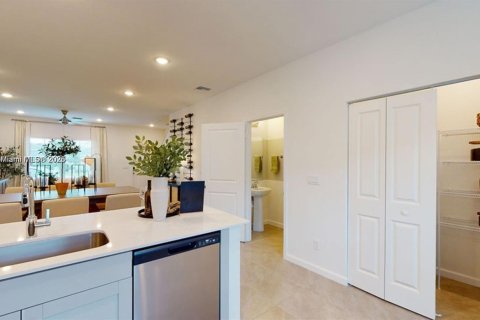 Снять в аренду таунхаус в Порт-Сент-Луси, Флорида 3 спальни, 136.01м2, № 1942301 - фото 20