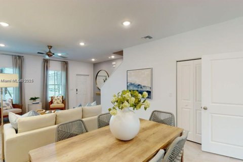 Снять в аренду таунхаус в Порт-Сент-Луси, Флорида 3 спальни, 136.01м2, № 1942301 - фото 18