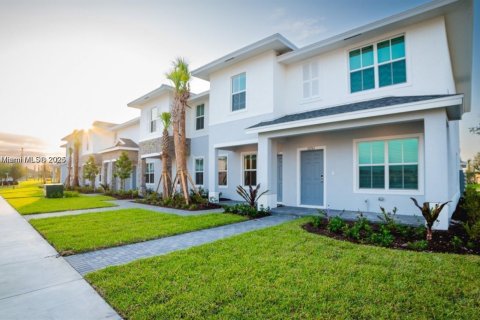 Снять в аренду таунхаус в Порт-Сент-Луси, Флорида 3 спальни, 136.01м2, № 1942301 - фото 1