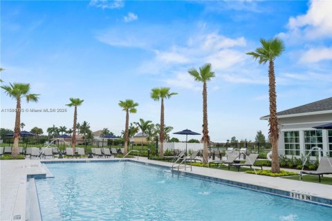 Снять в аренду таунхаус в Порт-Сент-Луси, Флорида 3 спальни, 136.01м2, № 1942301 - фото 5