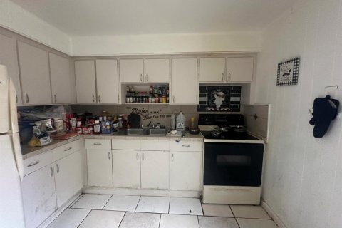 Commercial property in West Park, Florida 75.72 sq.m. № 2189660 - photo 6