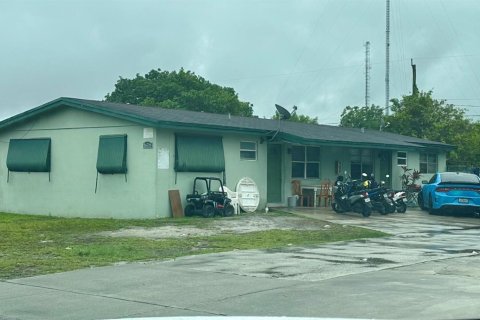 Commercial property in West Park, Florida 75.72 sq.m. № 2189660