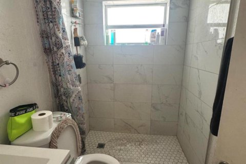 Commercial property in West Park, Florida 75.72 sq.m. № 2189660 - photo 13
