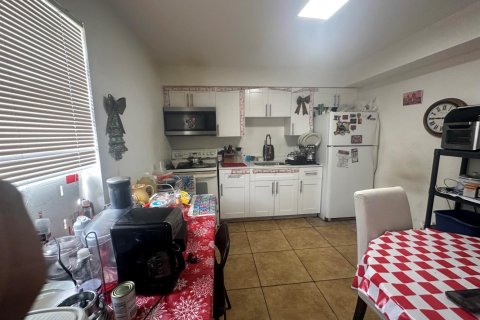 Commercial property in West Park, Florida 75.72 sq.m. № 2189660 - photo 5