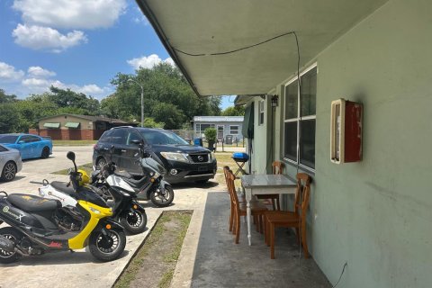 Commercial property in West Park, Florida 75.72 sq.m. № 2189660 - photo 8