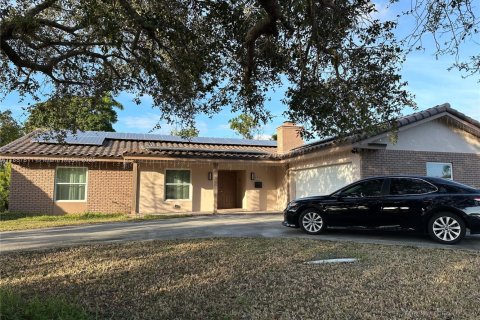 Villa ou maison à vendre à Coral Springs, Floride: 4 chambres, 181.25 m2 № 1942112 - photo 1