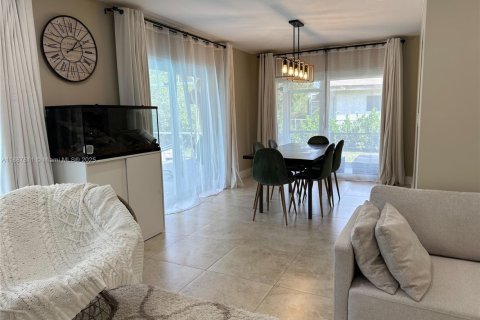 Casa en venta en Coral Springs, Florida, 4 dormitorios, 181.25 m2 № 1942112 - foto 7