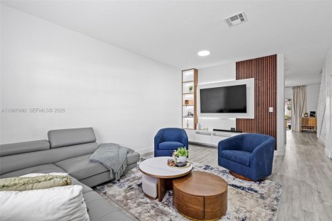 Adosado en venta en Doral, Florida, 3 dormitorios, 131.92 m2 № 2029281 - foto 2