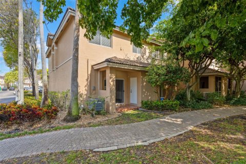 Adosado en venta en Doral, Florida, 3 dormitorios, 131.92 m2 № 2029281 - foto 17