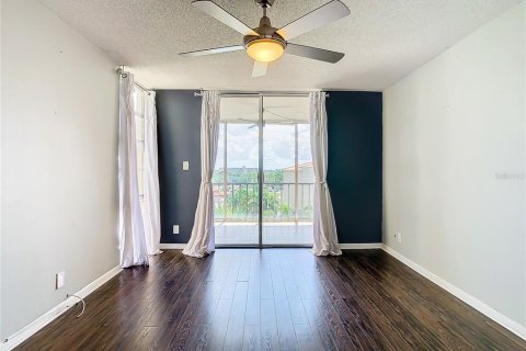 Condo in South Pasadena, Florida, 2 bedrooms  № 2214742 - photo 25