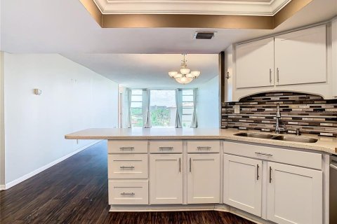 Condo in South Pasadena, Florida, 2 bedrooms  № 2214742 - photo 14