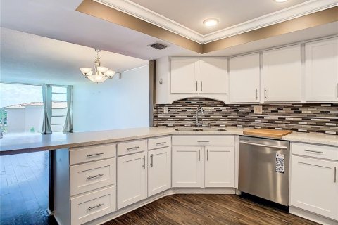 Condo in South Pasadena, Florida, 2 bedrooms  № 2214742 - photo 13