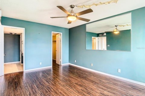 Condo in South Pasadena, Florida, 2 bedrooms  № 2214742 - photo 30