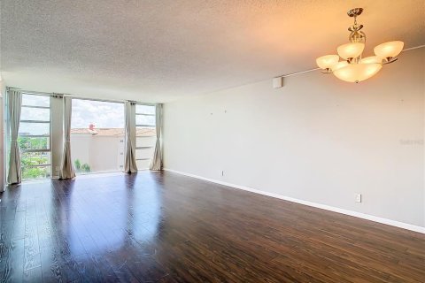 Condo in South Pasadena, Florida, 2 bedrooms  № 2214742 - photo 18