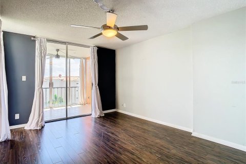 Condo in South Pasadena, Florida, 2 bedrooms  № 2214742 - photo 24
