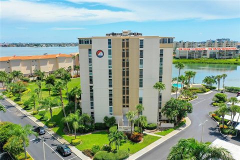 Condo in South Pasadena, Florida, 2 bedrooms  № 2214742 - photo 4
