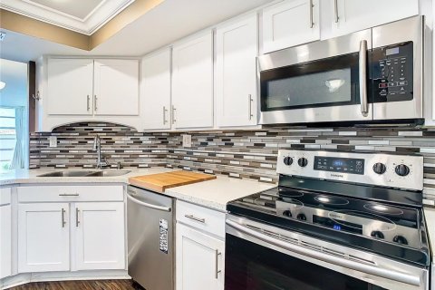 Condo in South Pasadena, Florida, 2 bedrooms  № 2214742 - photo 12