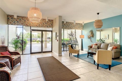 Condo in South Pasadena, Florida, 2 bedrooms  № 2214742 - photo 8