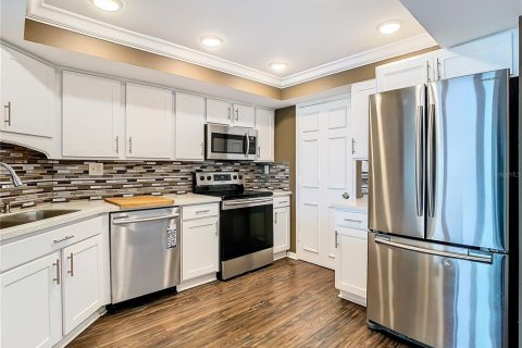 Condo in South Pasadena, Florida, 2 bedrooms  № 2214742 - photo 10