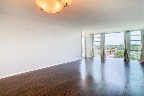 Condo in South Pasadena, Florida, 2 bedrooms  № 2214742 - photo 20