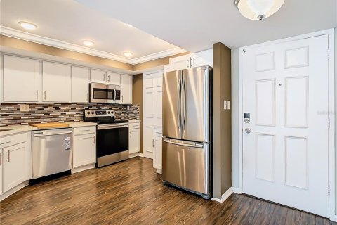Condo in South Pasadena, Florida, 2 bedrooms  № 2214742 - photo 9