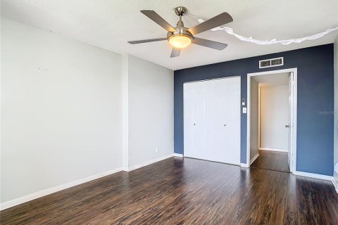 Condo in South Pasadena, Florida, 2 bedrooms  № 2214742 - photo 23