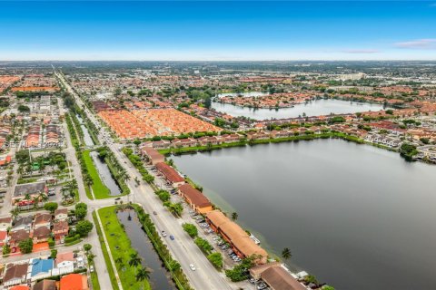 Villa ou maison à louer à Hialeah, Floride: 2 chambres, 69.68 m2 № 2385325 - photo 3