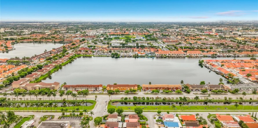 Villa ou maison à Hialeah, Floride 2 chambres, 69.68 m2 № 2385325