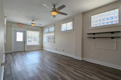 Propiedad comercial en alquiler en Saint Petersburg, Florida, 44.59 m2 № 1774884 - foto 4