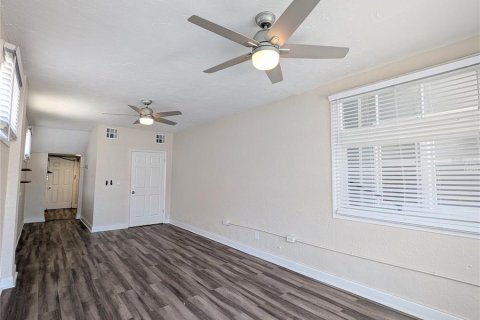 Propiedad comercial en alquiler en Saint Petersburg, Florida, 44.59 m2 № 1774884 - foto 5