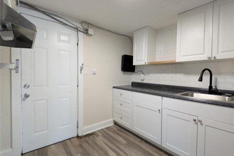 Propiedad comercial en alquiler en Saint Petersburg, Florida, 44.59 m2 № 1774884 - foto 7