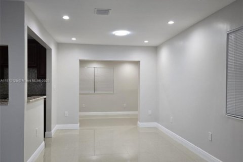 Купить виллу или дом в Хайалиа, Флорида 3 спальни, 106.84м2, № 1921757 - фото 4