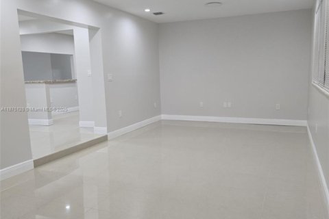 Casa en venta en Hialeah, Florida, 3 dormitorios, 106.84 m2 № 1921757 - foto 24